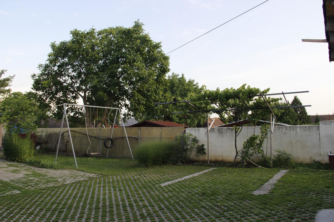 Kisherceg Szallashely Boedapest Buitenkant foto