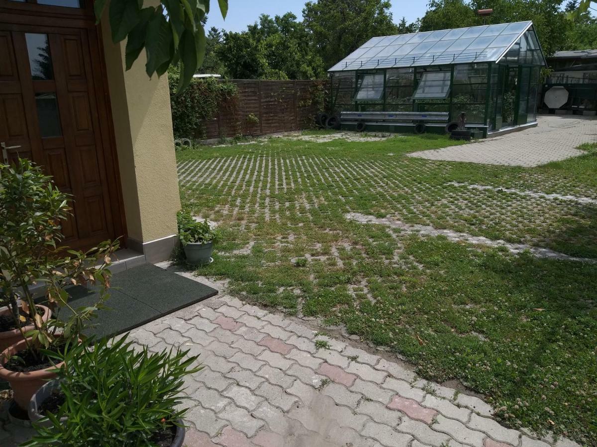 Kisherceg Szallashely Boedapest Buitenkant foto