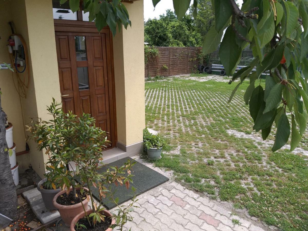 Kisherceg Szallashely Boedapest Buitenkant foto