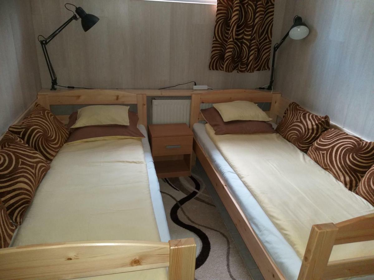 Kisherceg Szallashely Boedapest Buitenkant foto